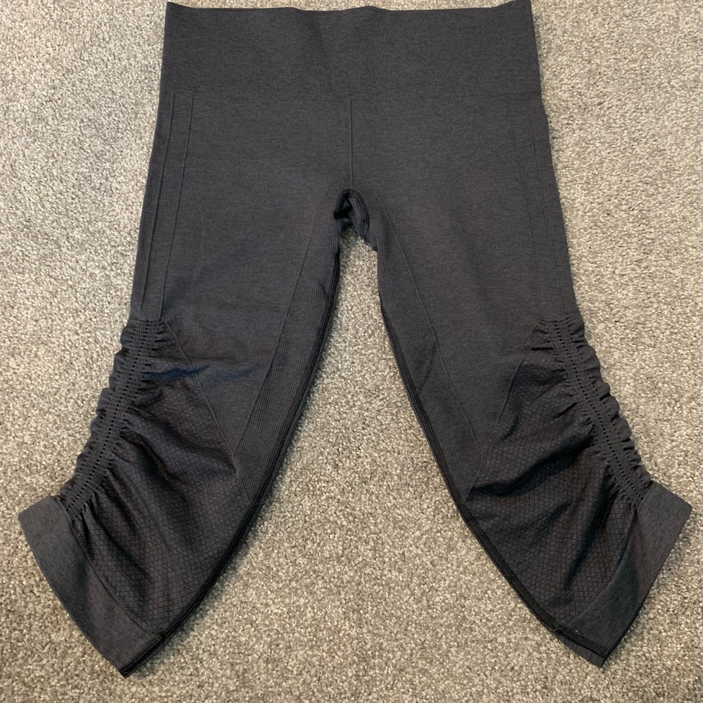 Lululemon in the flow crop II
